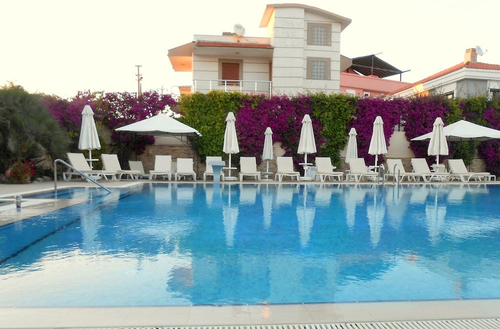 Kamer Exclusive Hotel & Suites Çeşme エクステリア 写真